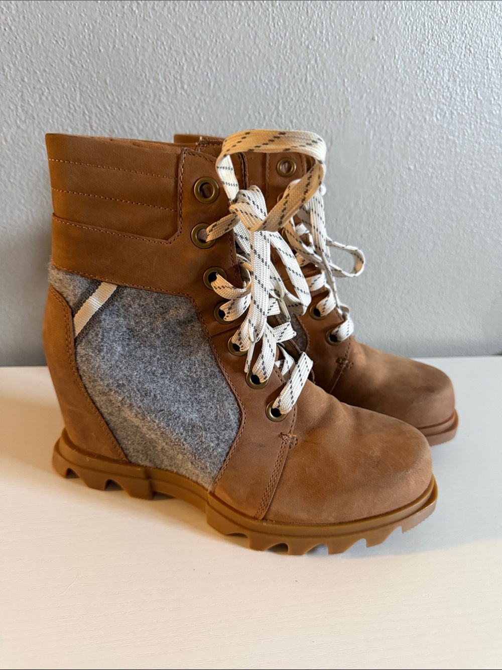 Sorel Tan Lace-Up Wedge Boots with Gray Felt Panels
